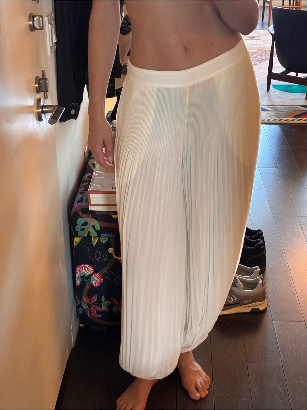 Women's White Pleated Wide-Leg Jumpsuit Pants - Picture 3 of 4